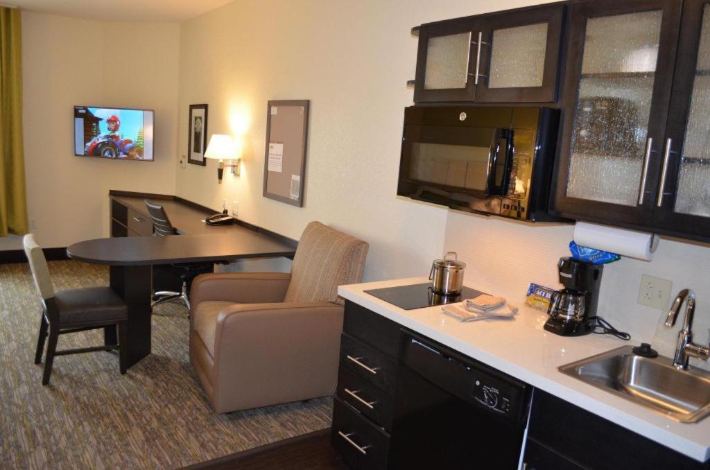 Candlewood Suites Saint Joseph By Ihg Eksteriør billede